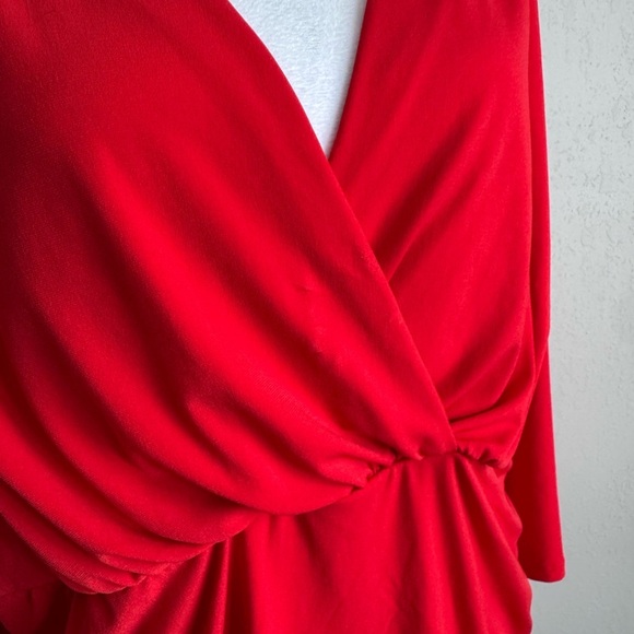 Torrid Cherry Red V-Neck 1/2 Sleeve Black Lace Back Ruched Blouse Womens 3 (3X) - Picture 2 of 8